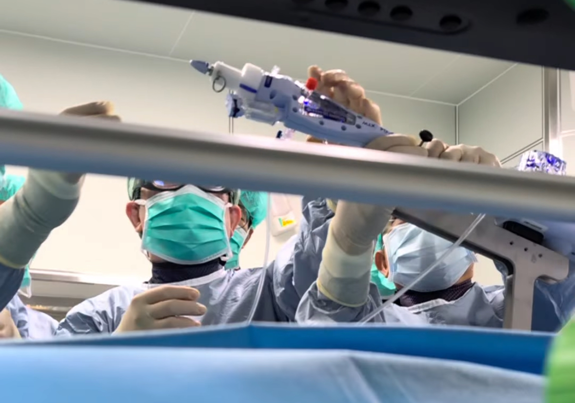 老闆的第一台Mitral clip